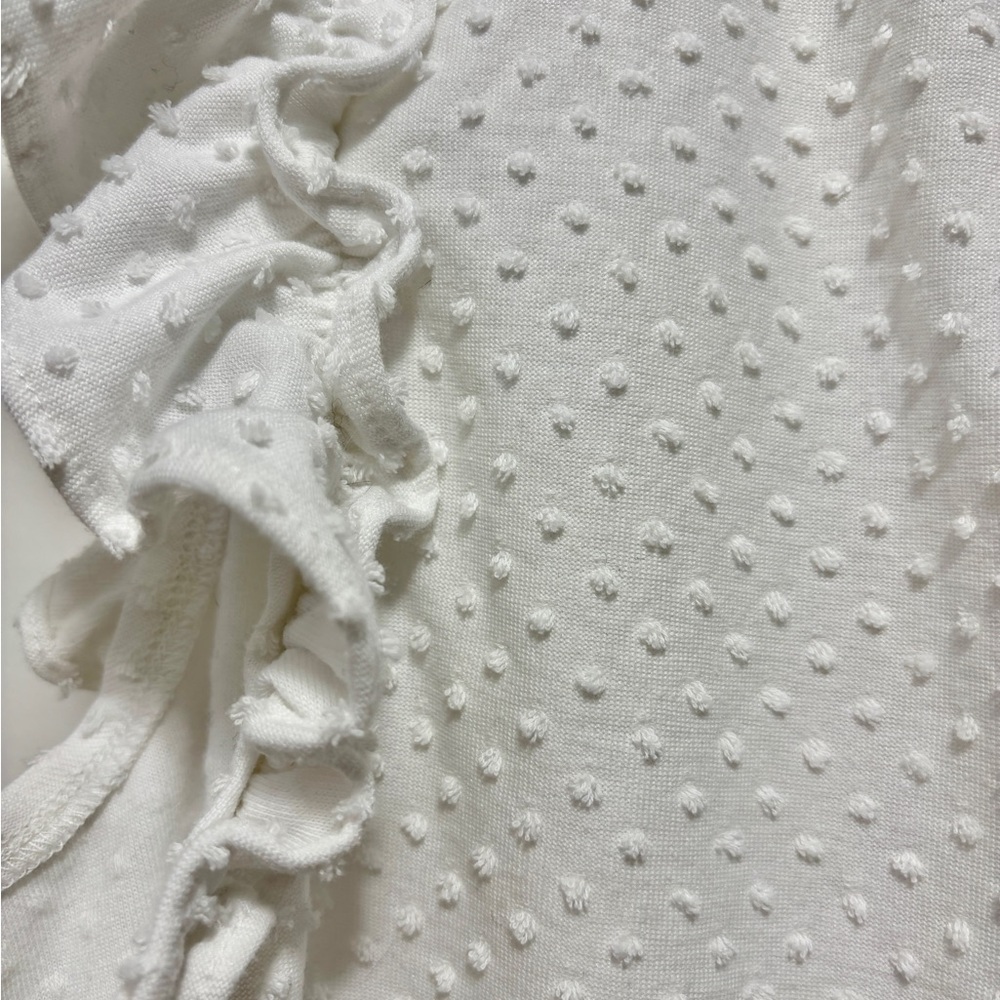 🌺 J. Crew White Textured Ruffle Blouse - Picture 3 of 4
